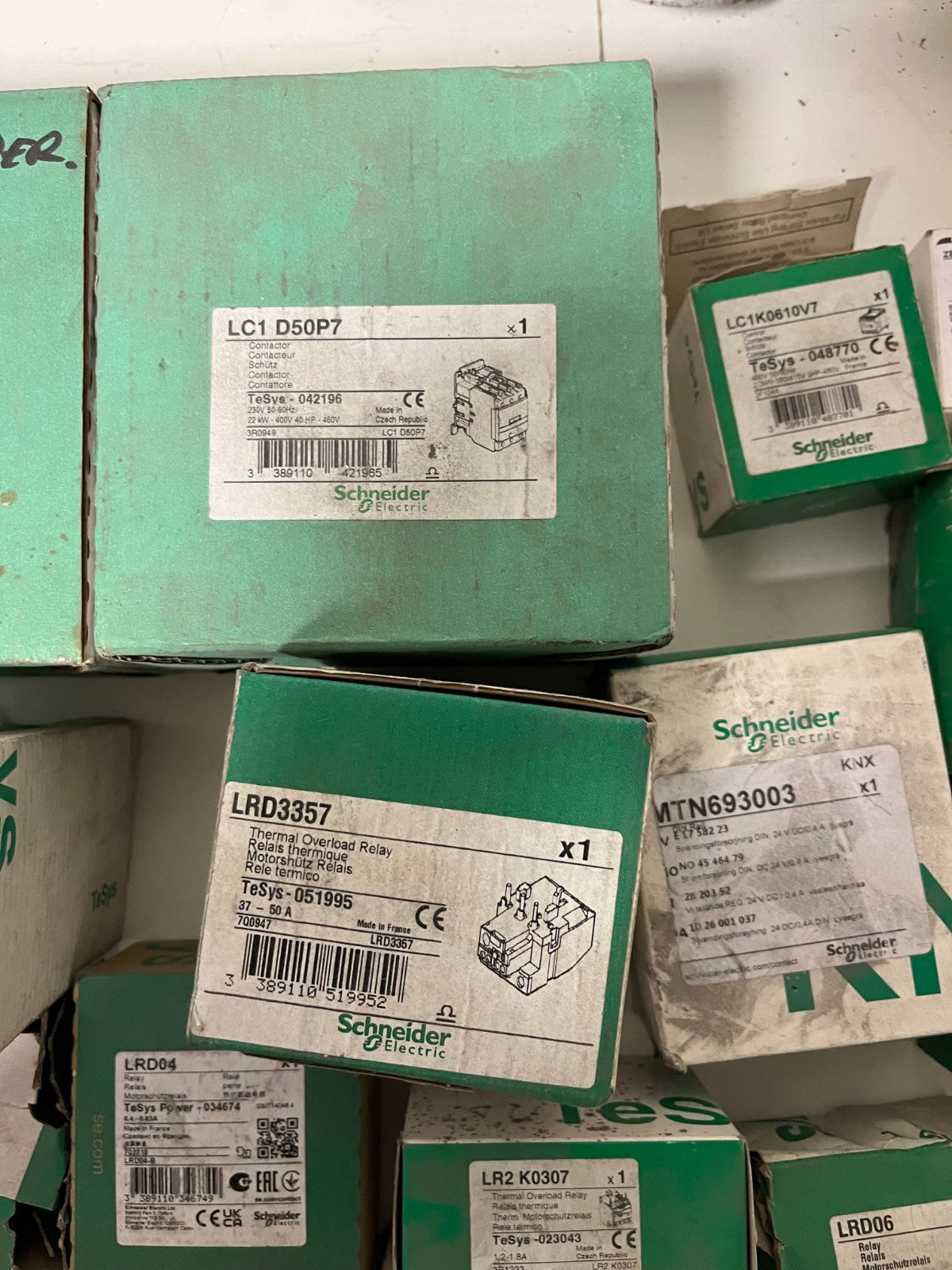 Schneider Electric Industrial Automation Lot – 19pcs LC1D50P7, LRD3357, LR2K0307