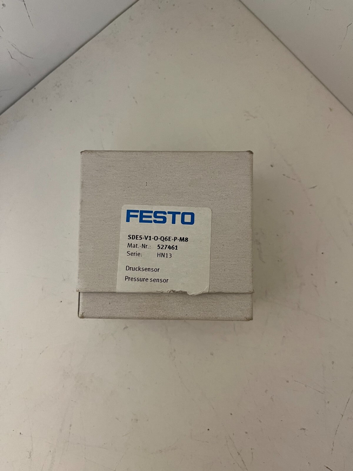 Festo SDE5-V1-O-Q6E-P-M8 Pressure Sensor 527461 New 0–1 bar 15–30VDC PNP M8
