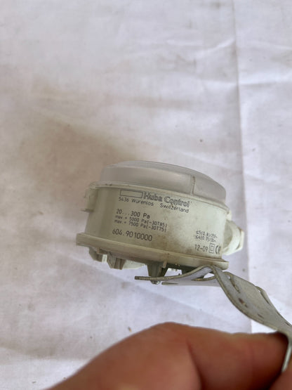 Huba Control 604.9010000 Differential Pressure Switch 20-300Pa Used Spare Unit