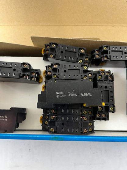 Omron PYF08A-E Relay Socket 8 Pin DIN Rail 40+ pcs New Bulk Bundle Spare Units