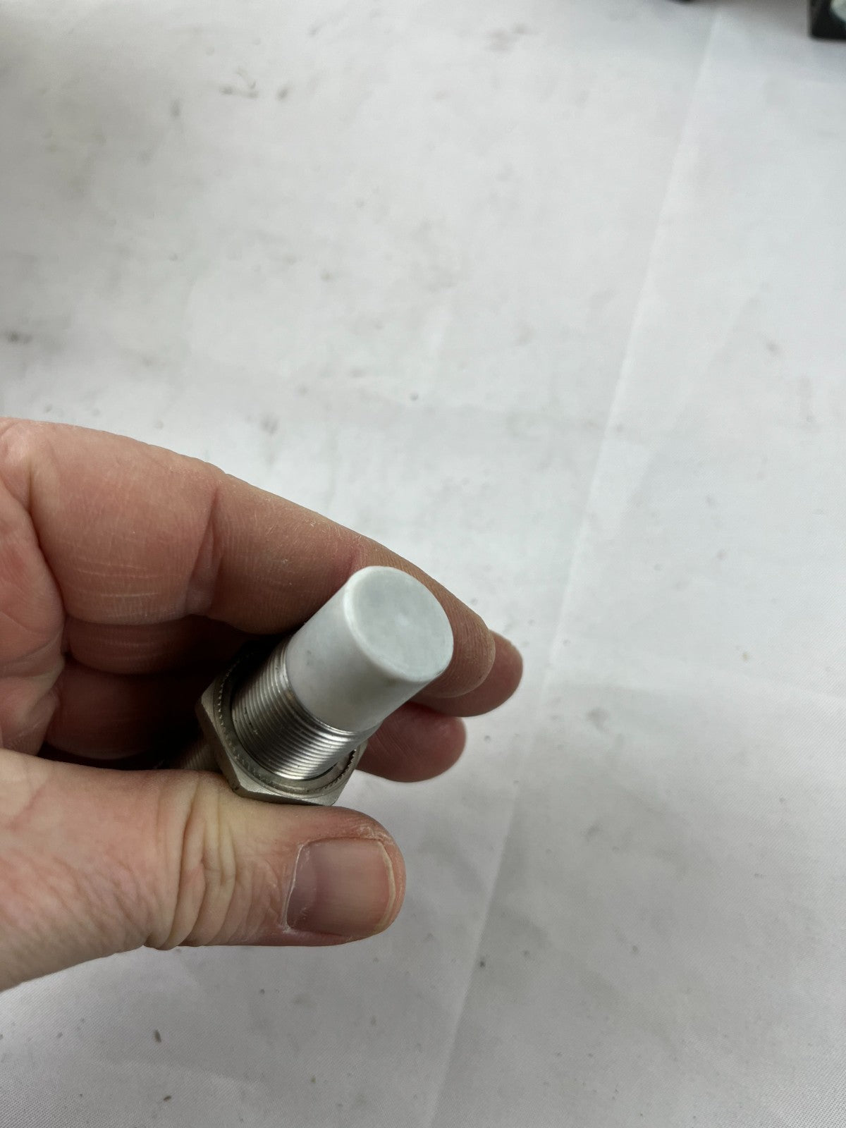 SIS SK1-15-M18-NnbS-V/PTFE-Y2 Inductive Proximity Sensor M18 15mm 10‑30V DC New