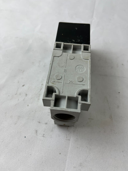 Balluff BES 517-223-M3-E Unisensor Inductive Sensor 20-250V AC/DC 15mm Used