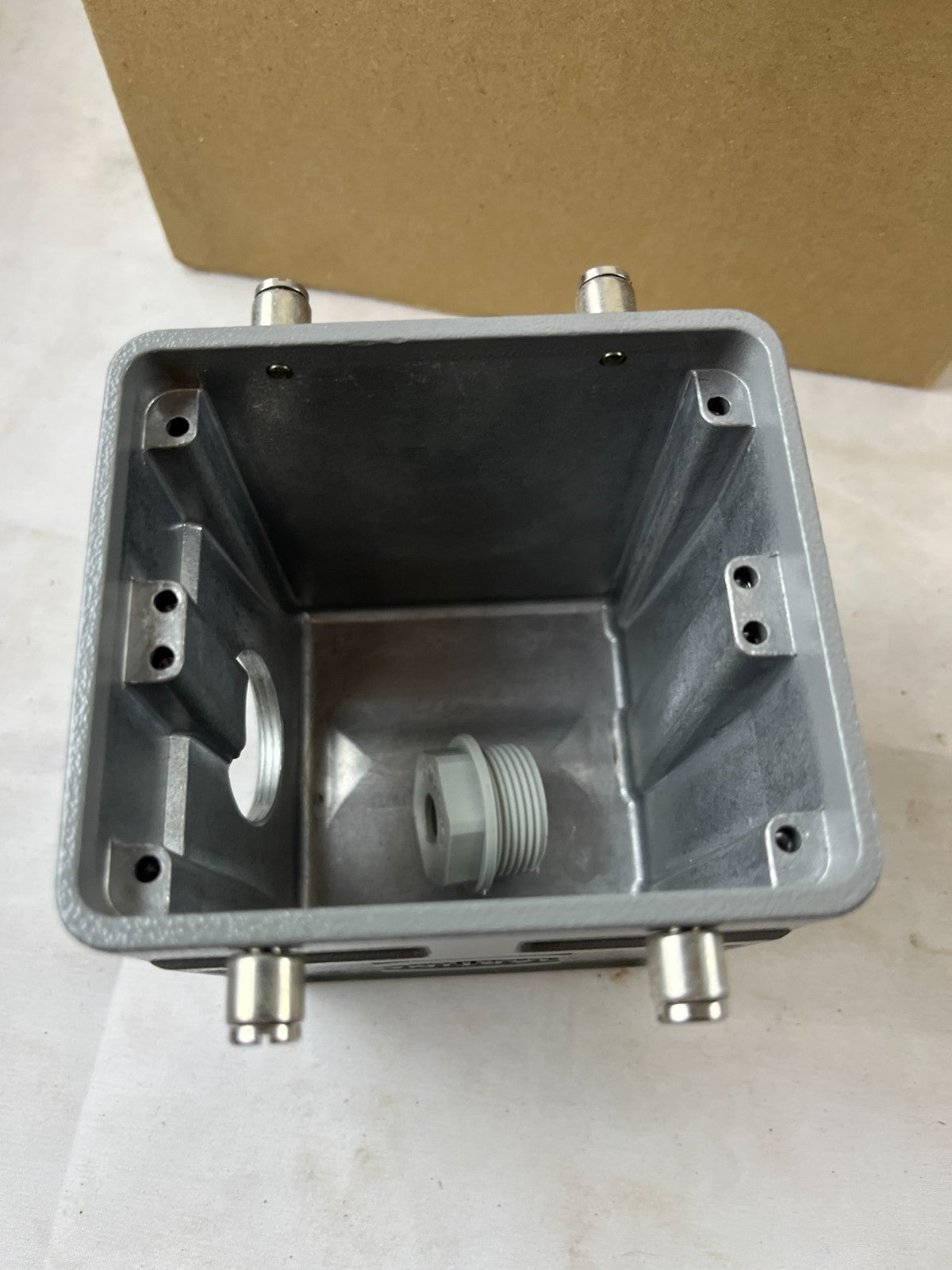 Harting Han 32B-gs-R-M32 Hood Housing M32 Cable Entry New Spare Unit