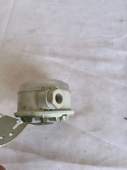 Huba Control 604.9010000 Differential Pressure Switch 20-300Pa Used Spare Unit