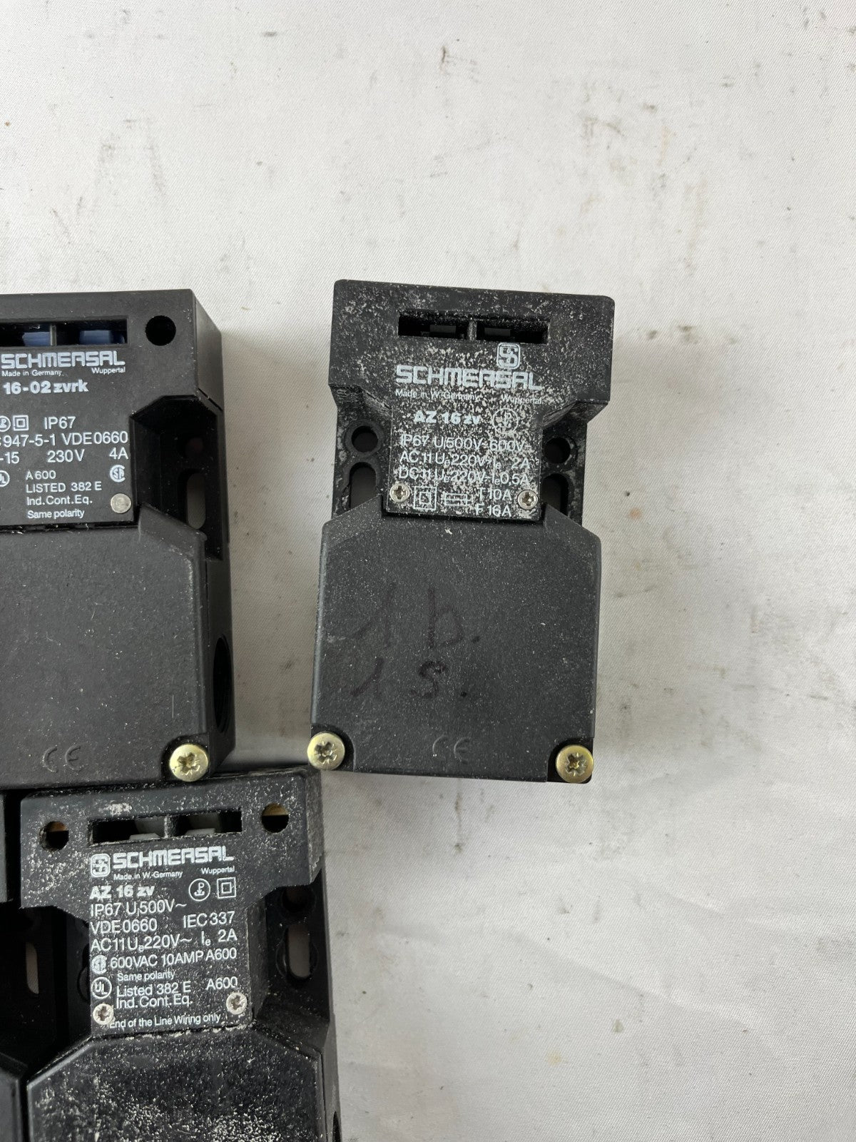 Schmersal AZ16 Safety Interlock Switch Lot 9pcs AZ16-02zvrk M16 IP67 Used Spares