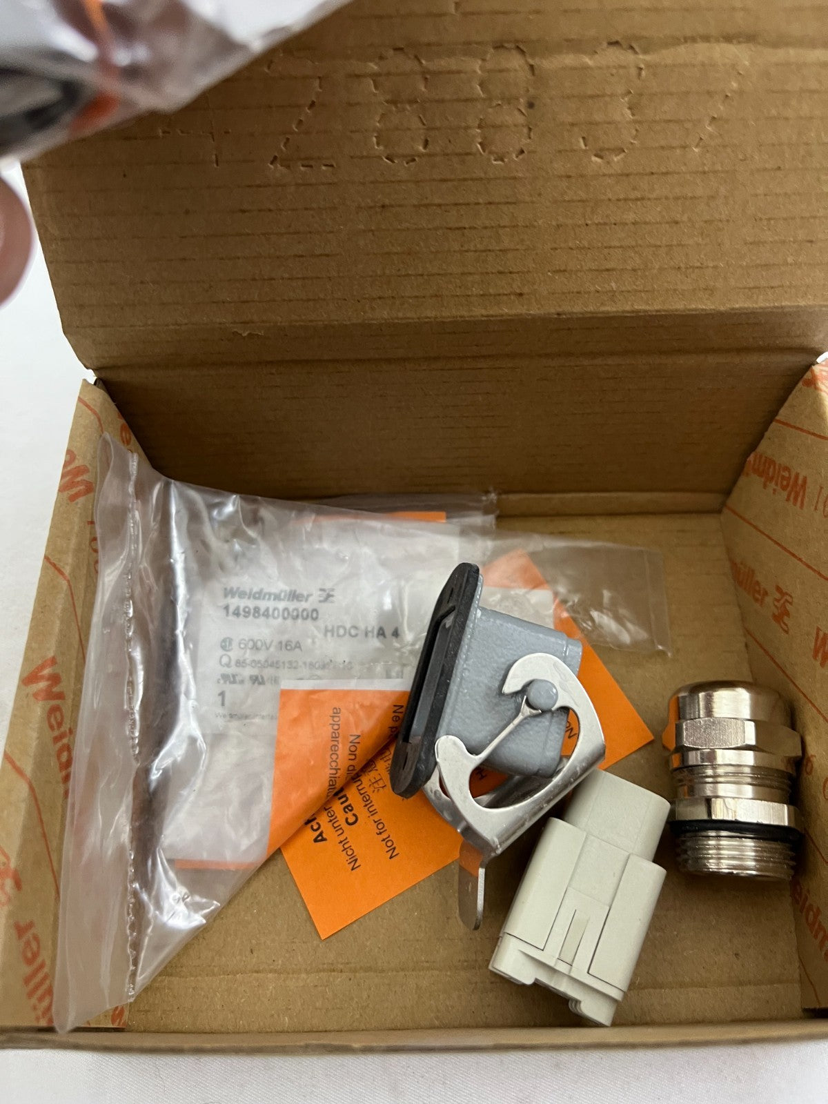 Weidmüller HDC KIT HA 04.402 M Heavy Duty Connector Set 4-Pole 16A 400V M20