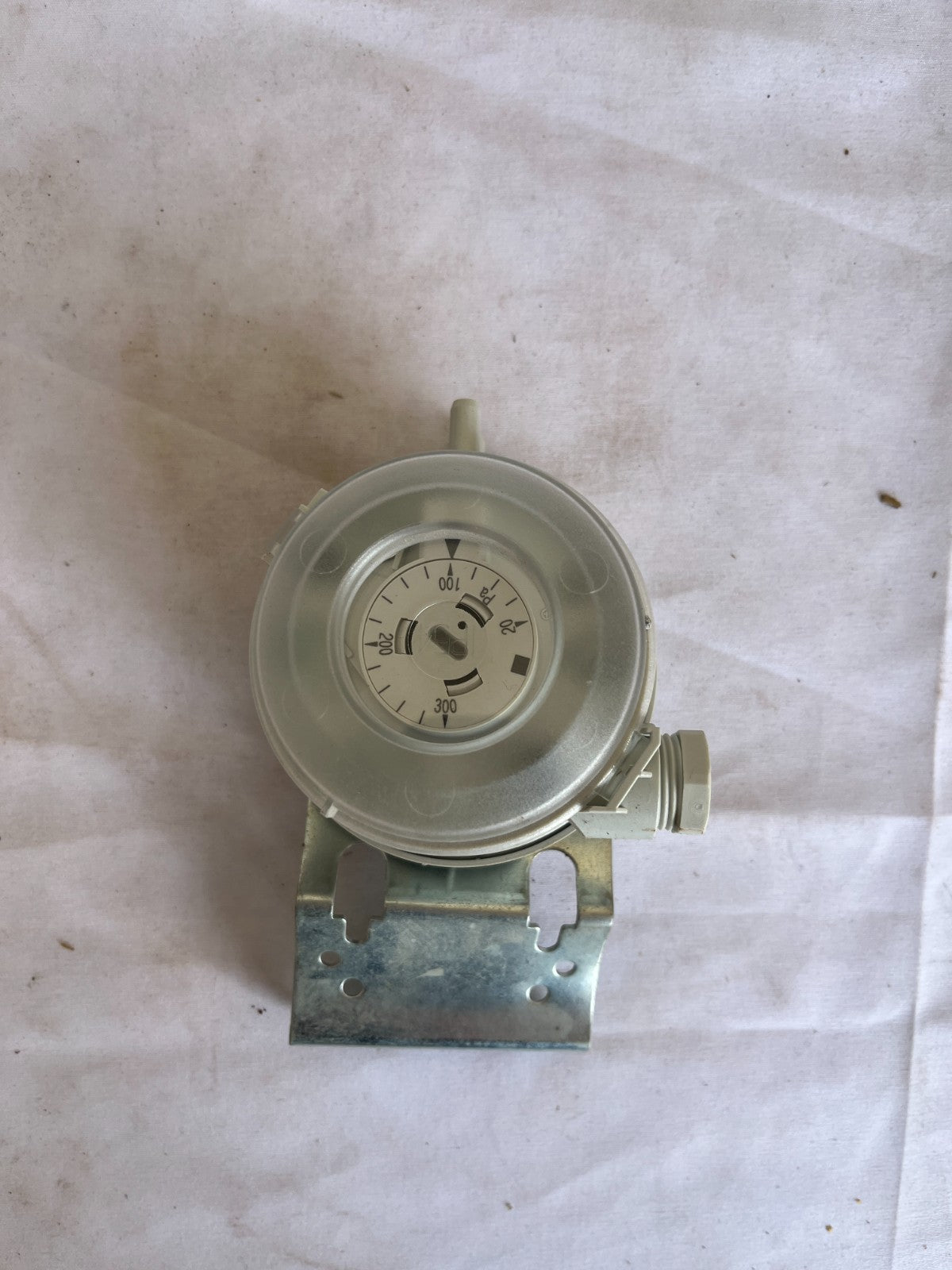 Huba Control 604.9010000 Differential Pressure Switch 20-300Pa Used Spare Unit