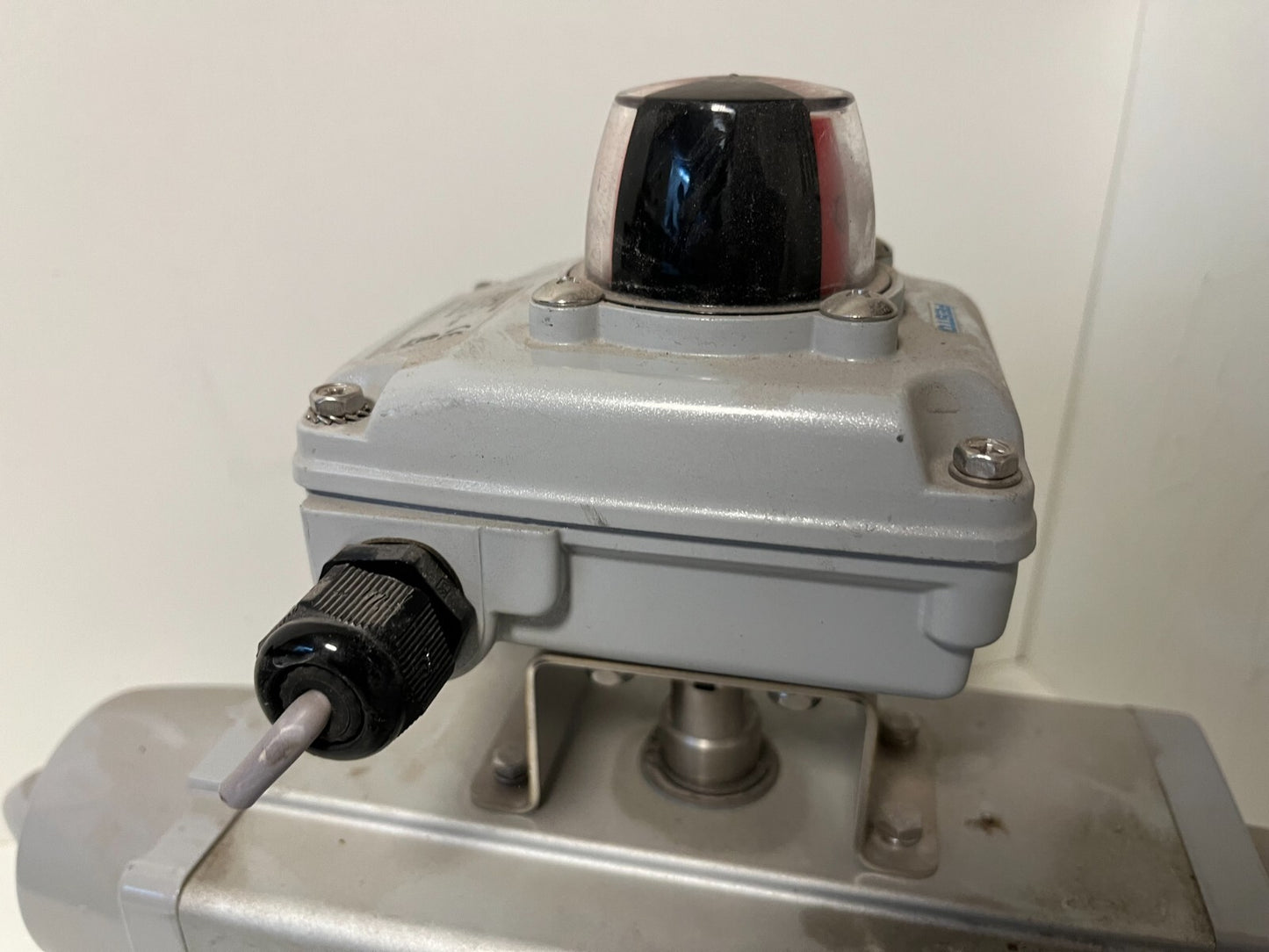 Festo VZBA-2"VW-63-T-22-F0507-V4V4T-P590-R-90-4-C + SRCC-C-63-YR90-MW Positioner