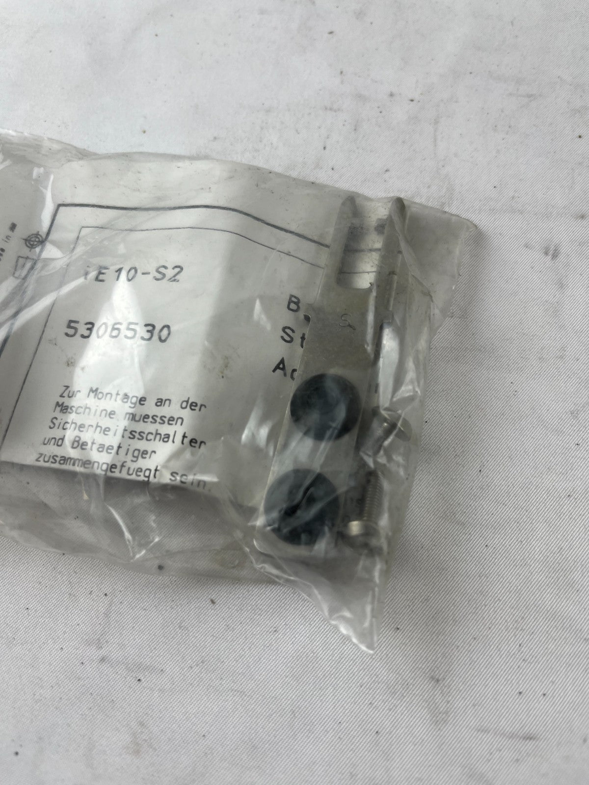 Sick iE10-S2 Safety Actuator 5306530 Straight Interlock Switch i10 Lock New