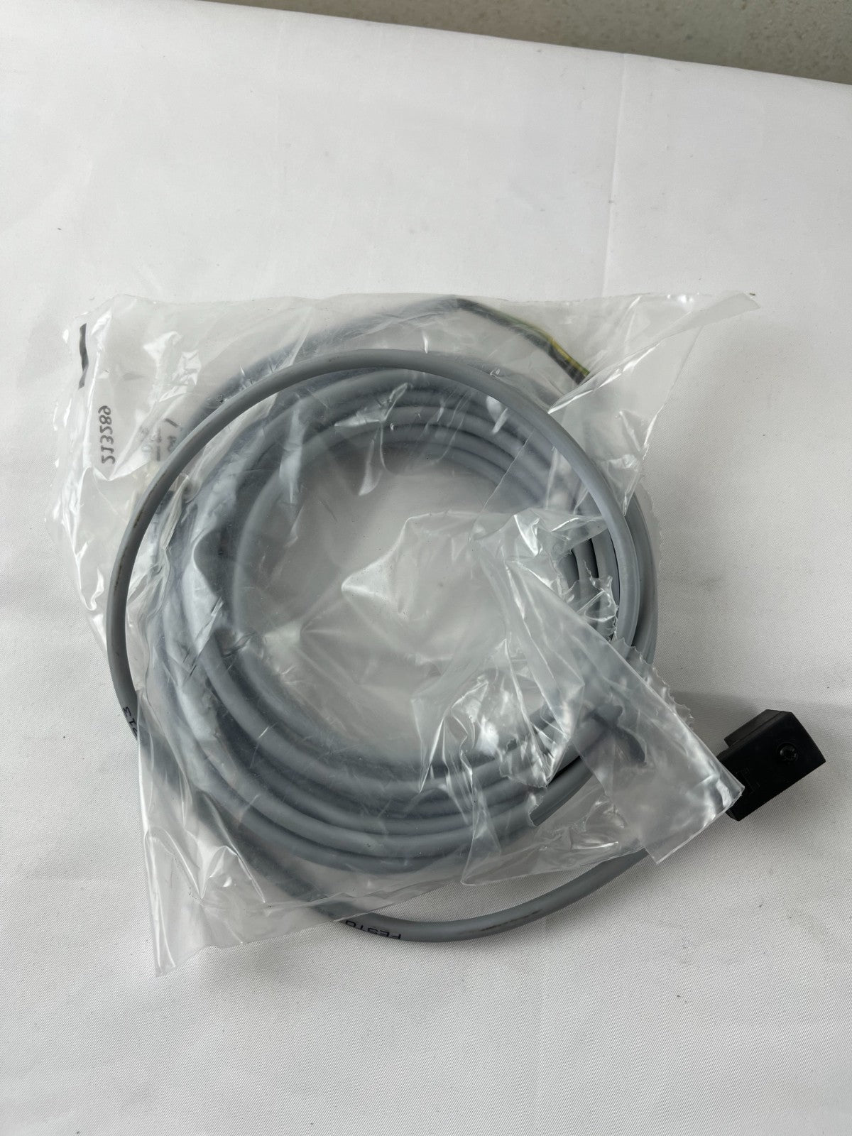 Festo KMEB-1-24-5-LED Solenoid Valve Connector Socket 24V DC 5m Cable w/ LED NEW