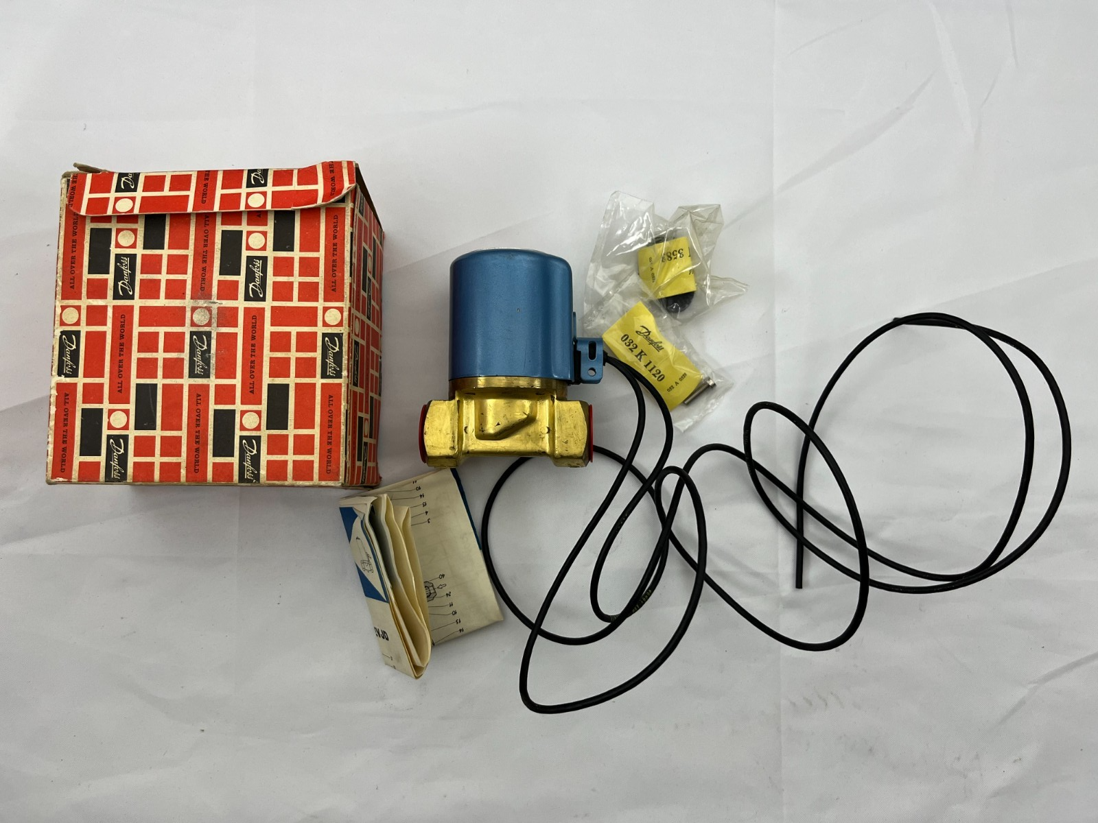 Danfoss EVJ 15 Solenoid Valve 1/2" BSPT 380V 50Hz 32KZ100 New Open Box NOS