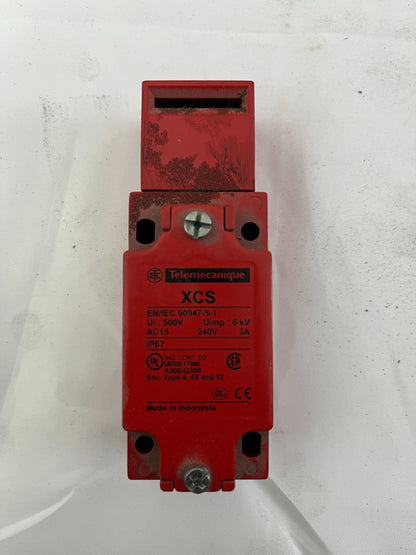 Telemecanique XCS-A702 Safety Interlock Switch 2NC 1NO IP67 500V AC Used Working