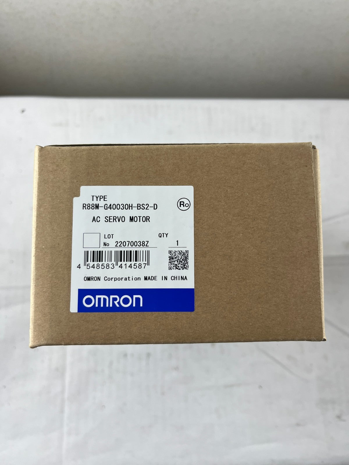 Omron R88M-G40030H-BS2-D AC Servo Motor 400W 200V 3000rpm Brake New
