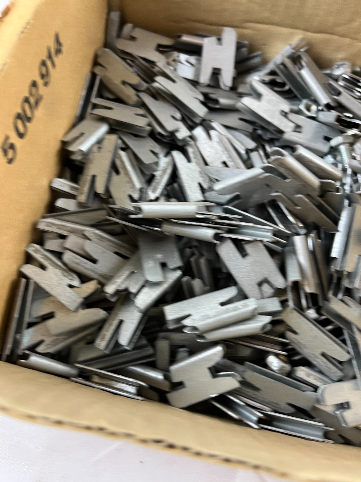 Lot Of Steel Mounting Clips Brackets Hardware Fasteners Approx. 1.5kg New Spares
