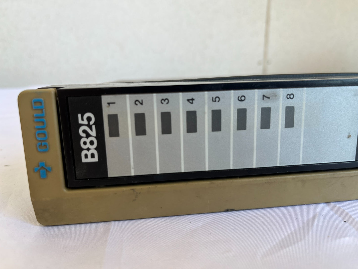 Gould Modicon AS-B825-016 24VDC True High 16 Point Input Module Used