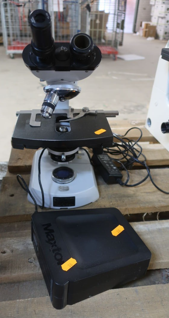 Carl Zeiss Binocular Microscope 4686235 Germany + Accessories Lab Used