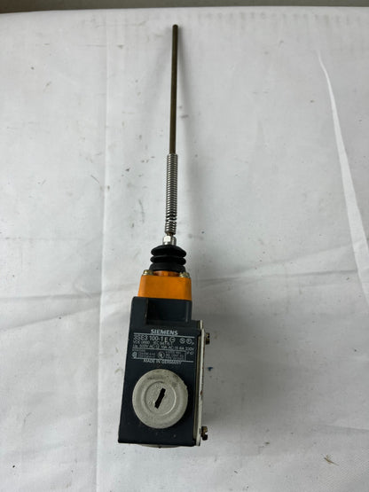 Siemens 3SE3 100-1FC Limit Switch Flexible Rod IP67 Used Spare Parts