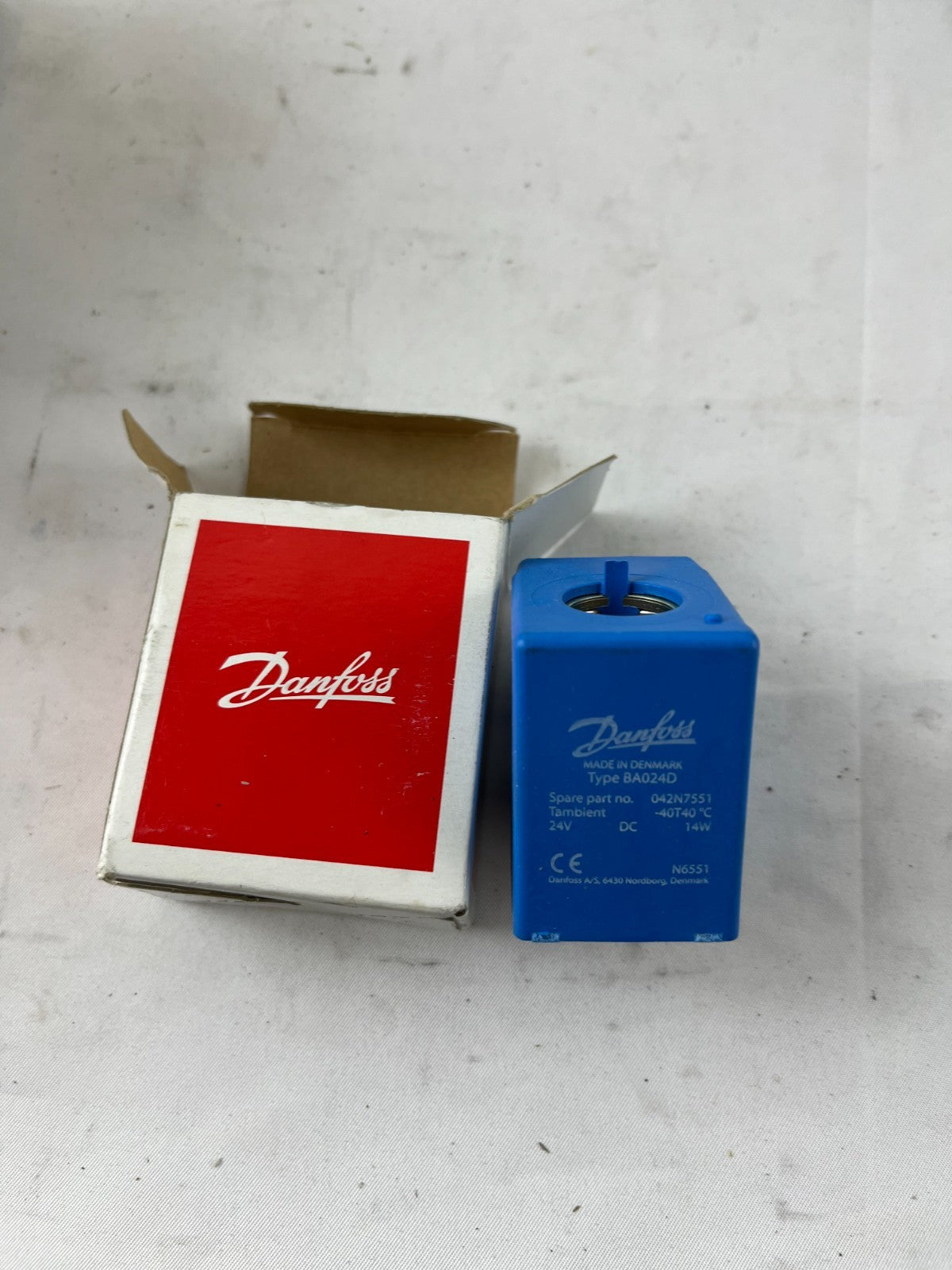 Danfoss 042N7551 Solenoid Coil 24V DC 14W BA024D DIN Spade IP00 New in Box