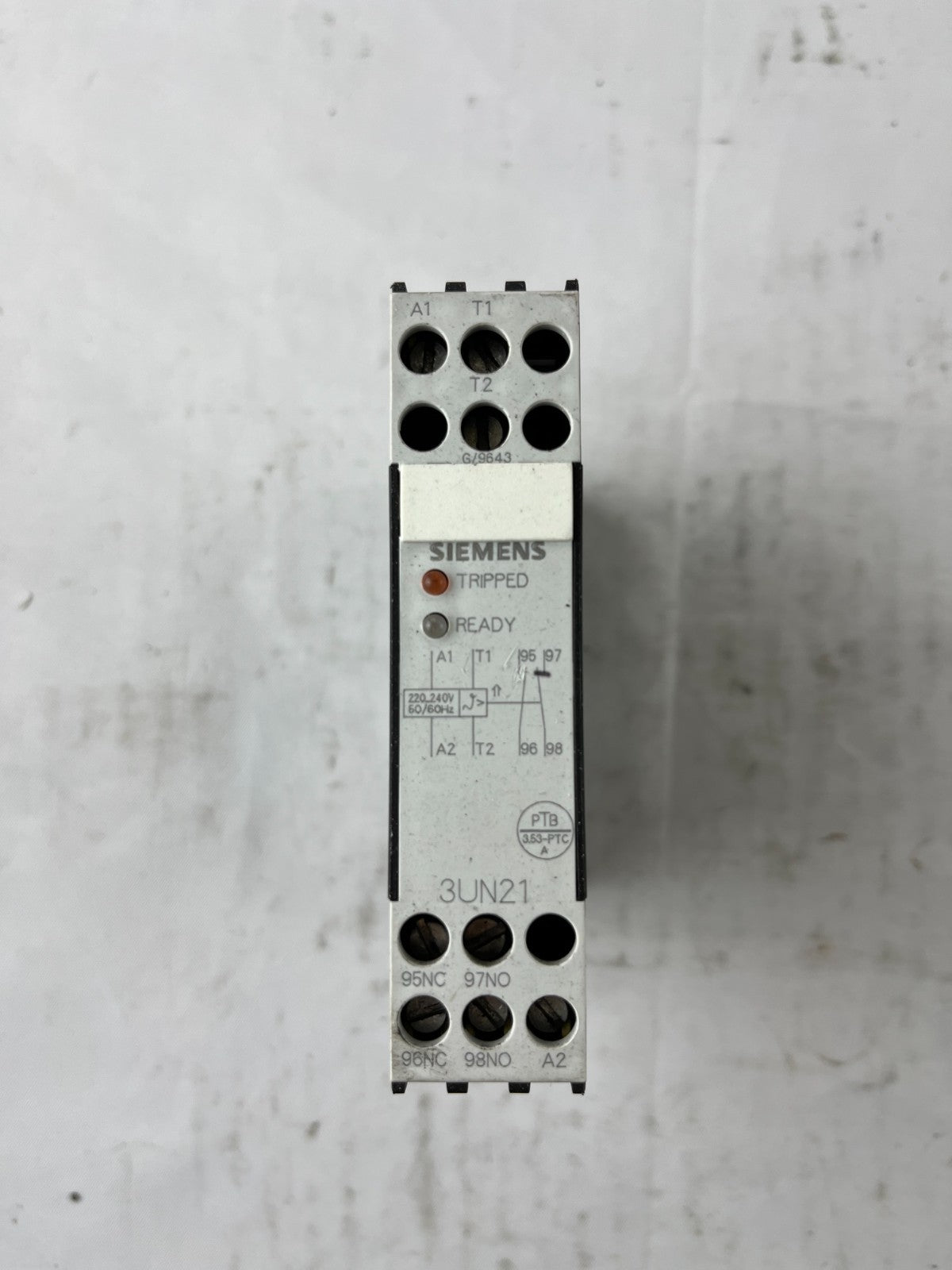 Siemens 3UN2100-0AN7 Thermistor Motor Protection Relay 220-240V DIN Rail Used
