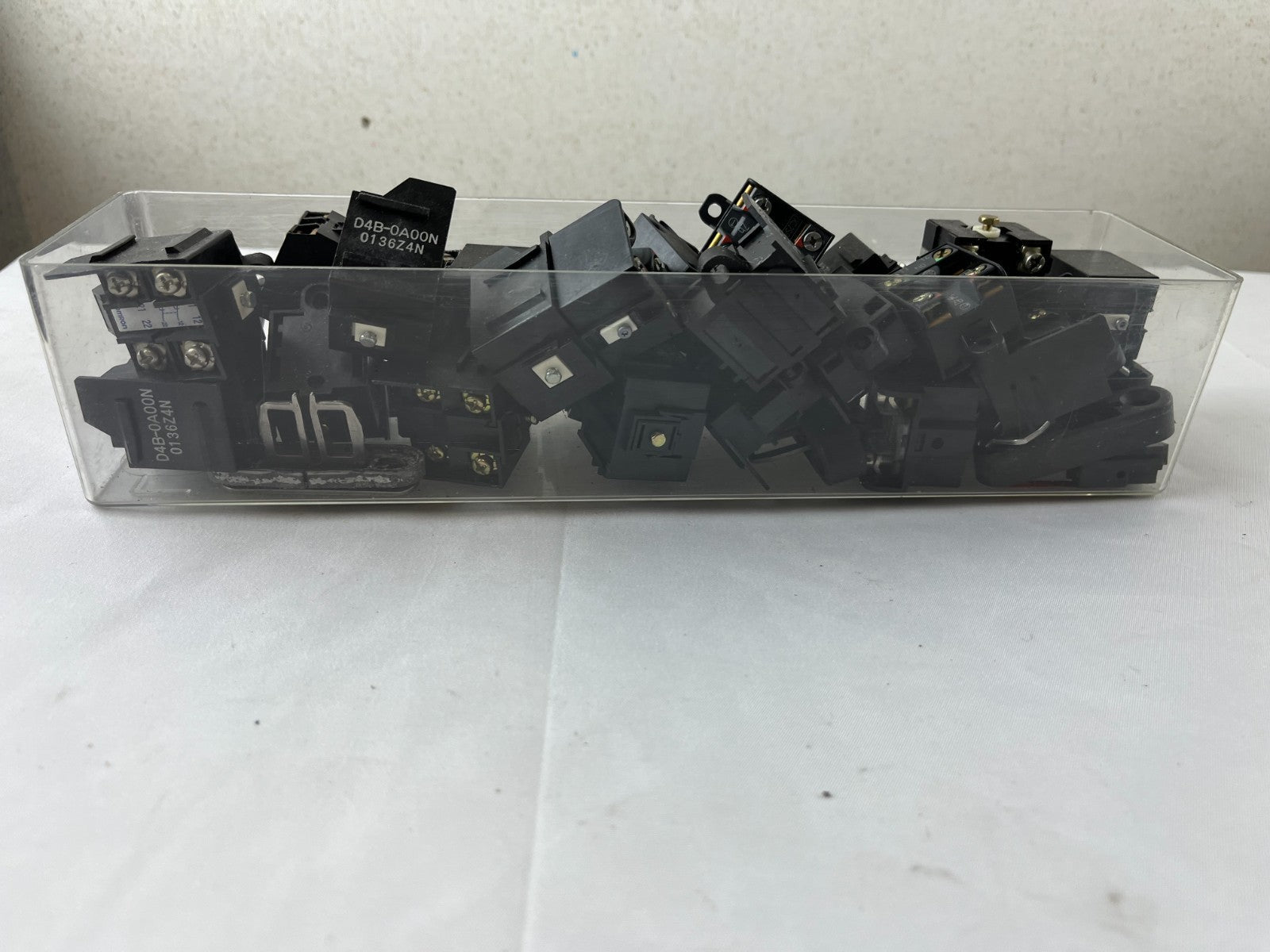 Omron D4B-0A00N Limit Switch Bundle Mechanical 1NO/1NC Used Lot, Used Spares