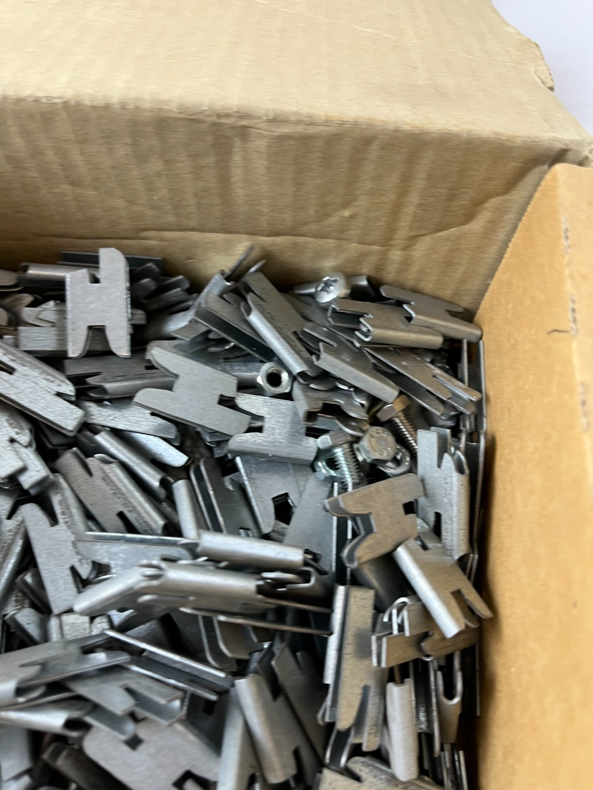Lot Of Steel Mounting Clips Brackets Hardware Fasteners Approx. 1.5kg New Spares