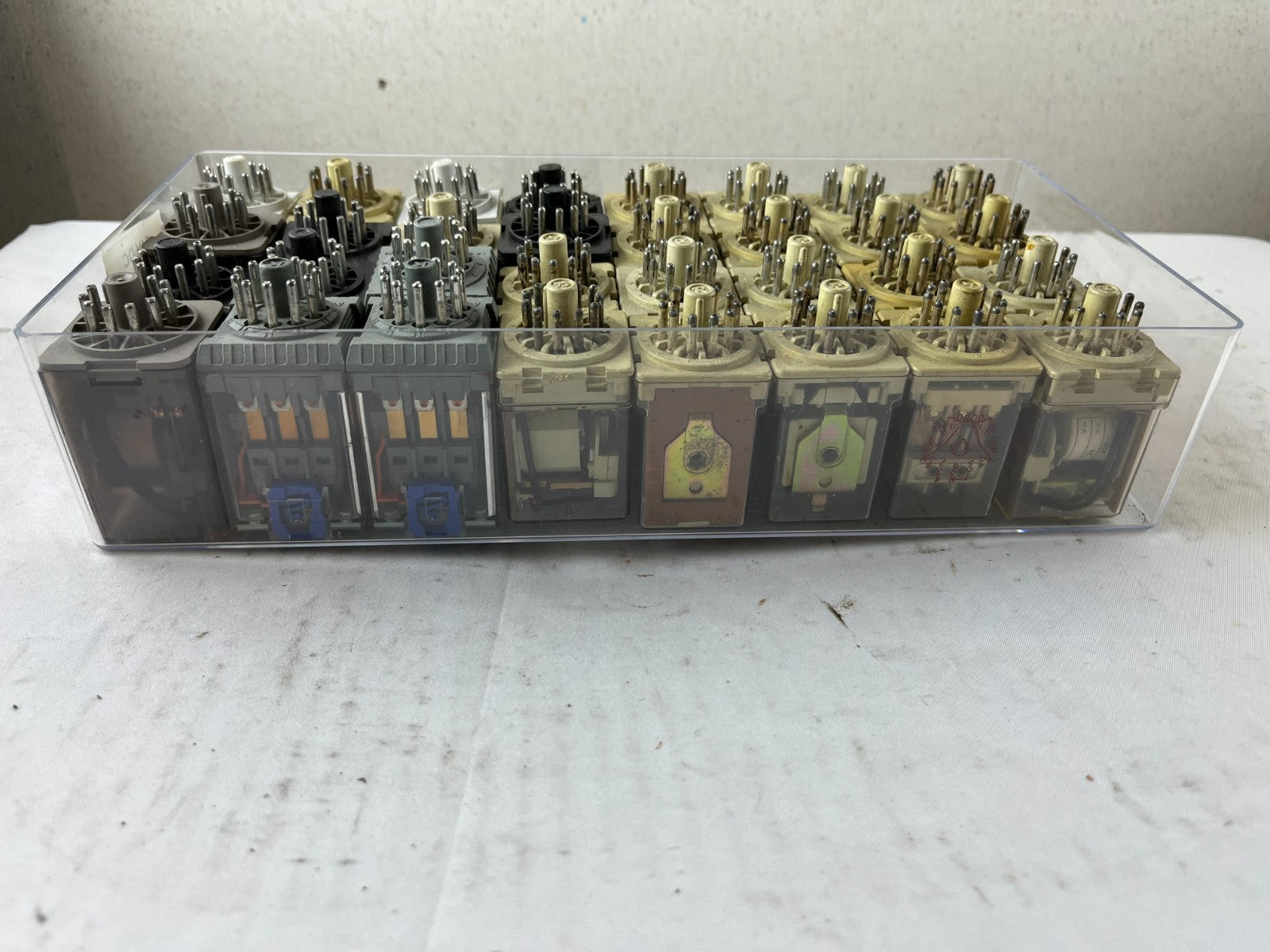 Mixed Industrial Plug-In Relay Lot 32pcs Schrack Releco Zettler 24V 10A Used