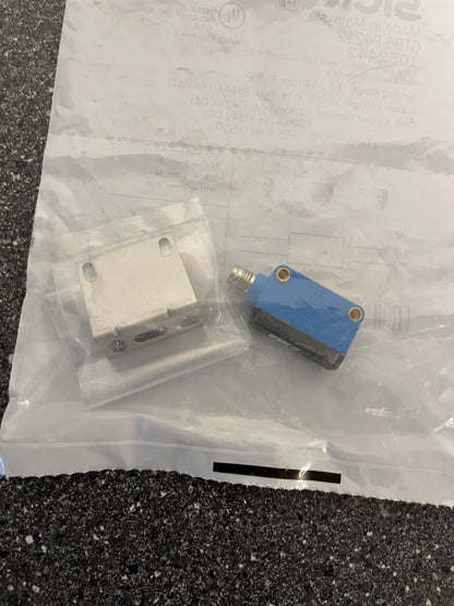 SICK GTB6-P4212 Photoelectric Sensor 10-30V DC, 10-140mm Range, New in Packaging