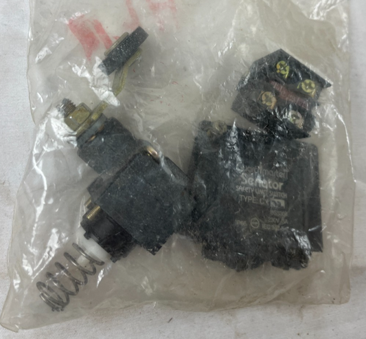 Guardmaster Senator CX B2 Safety Limit Switch 230V 3A IP66 New Old Stock in Bag