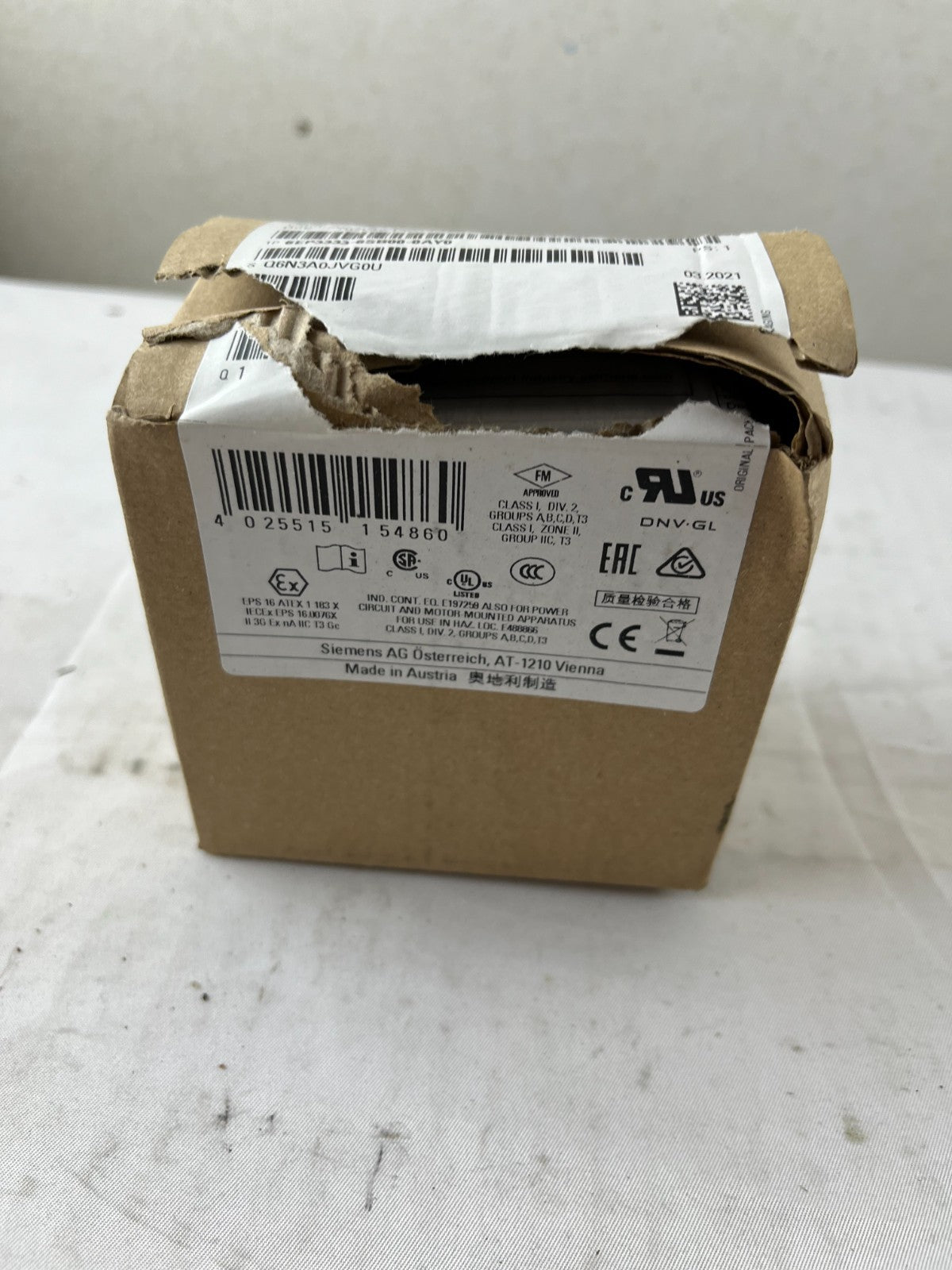 Siemens 6EP3333-6SB00-0AY0 LOGO! Power Supply 24V DC 4A New (Box Damaged)