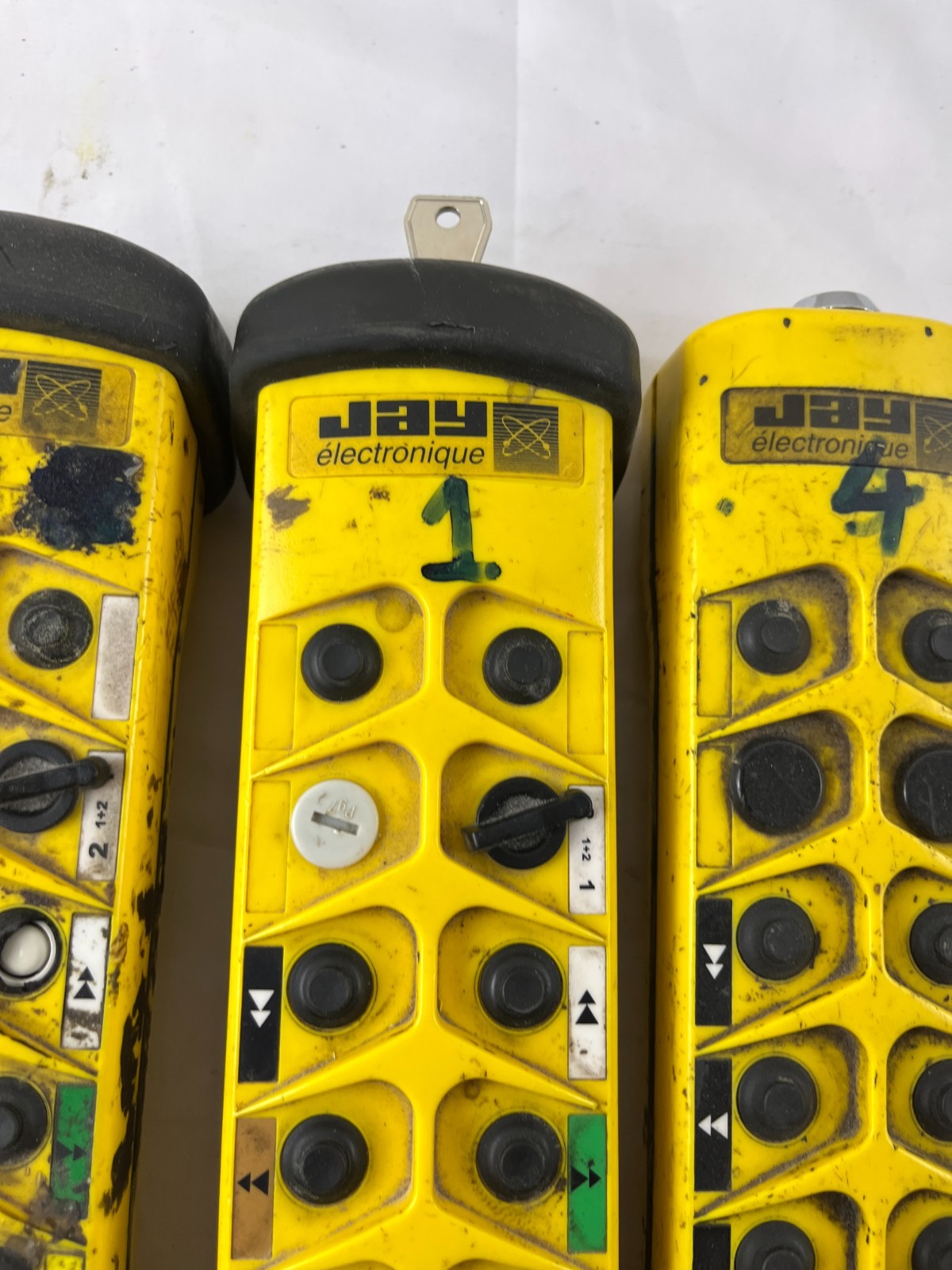 JAY Electronique UDE022261-01 Crane Radio Remote Transmitter Lot of 3x Untested