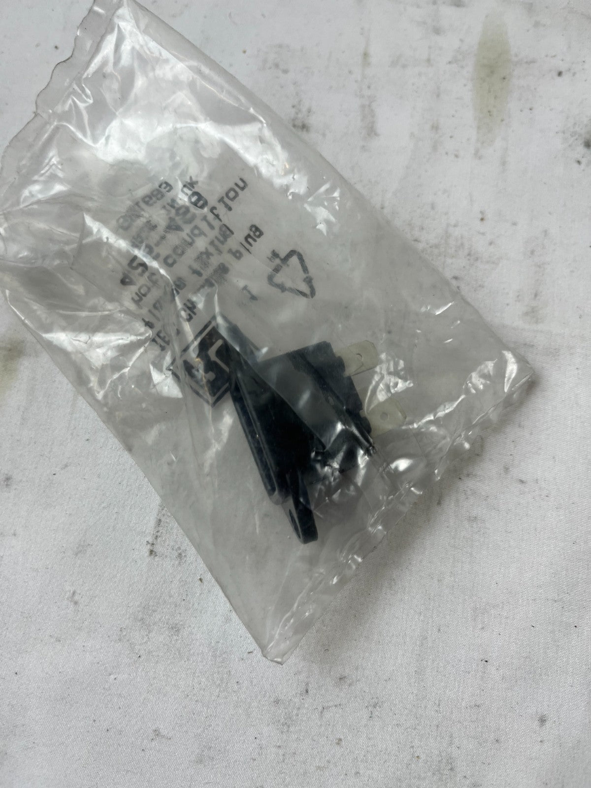 RS 426-468 IEC Chassis Plug Flange Panel Mount New 3pcs 881683 UK Spares