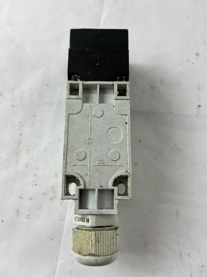Balluff BES 517-223-M4-E Unisensor Inductive Sensor 20-250V AC/DC 20-25mm Used