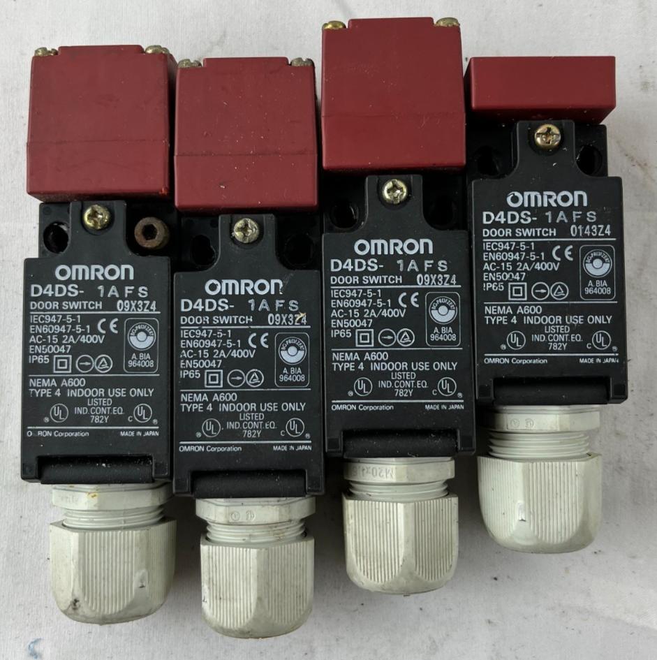 LOT 4x Omron D4DS-1AFS Safety Door Switches USED WORKING Japan IEC947-5-1