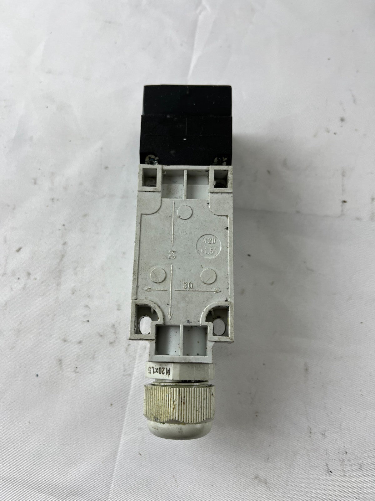 Balluff BES 517-223-M4-E Unisensor Inductive Sensor 20-250V AC/DC 20-25mm Used