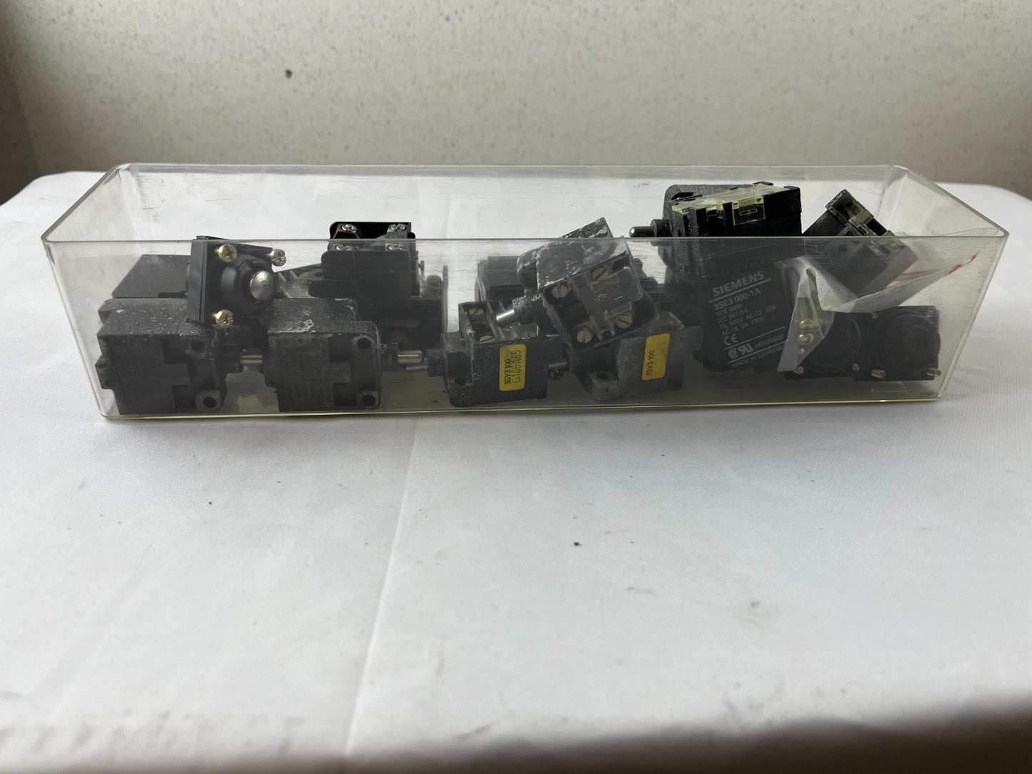 Siemens 3SE3 000-1A Limit Switch Bundle 500V 10A Mixed Lot, Used Spares