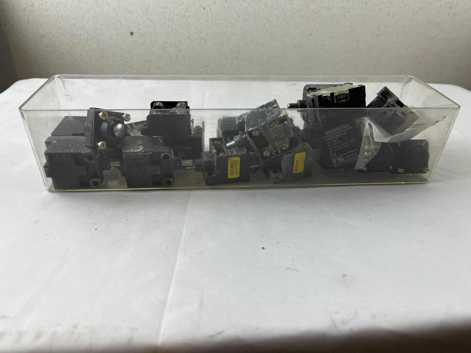 Siemens 3SE3 000-1A Limit Switch Bundle 500V 10A Mixed Lot, Used Spares