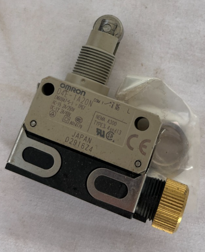 Omron D4F-1A20N Compact Limit Switch Roller Plunger IP67 New Spare Unit
