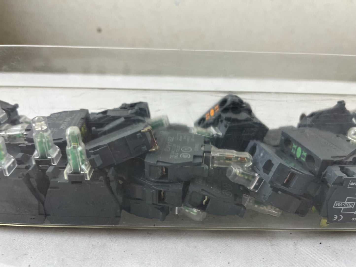 Schneider Electric ZBVM3 Harmony ZBV Green LED Light Blocks 230–240 V AC Lot Mix