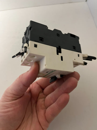 Schneider Electric GV2-RT07 Motor Circuit Breaker 1.6–2.5A TeSys GV2 Used Spare