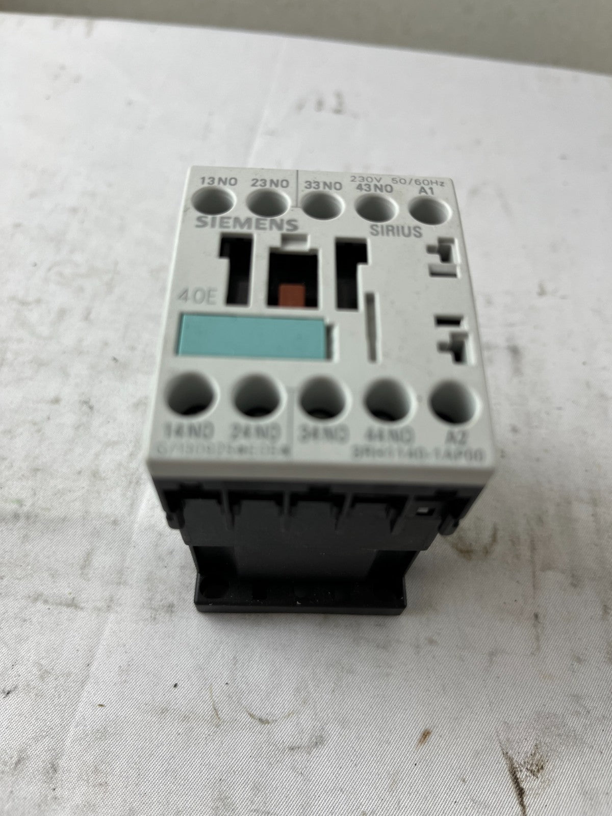 Siemens 3RH1140-1AP00 Auxiliary Contactor 4NO 230VAC Coil New No Box