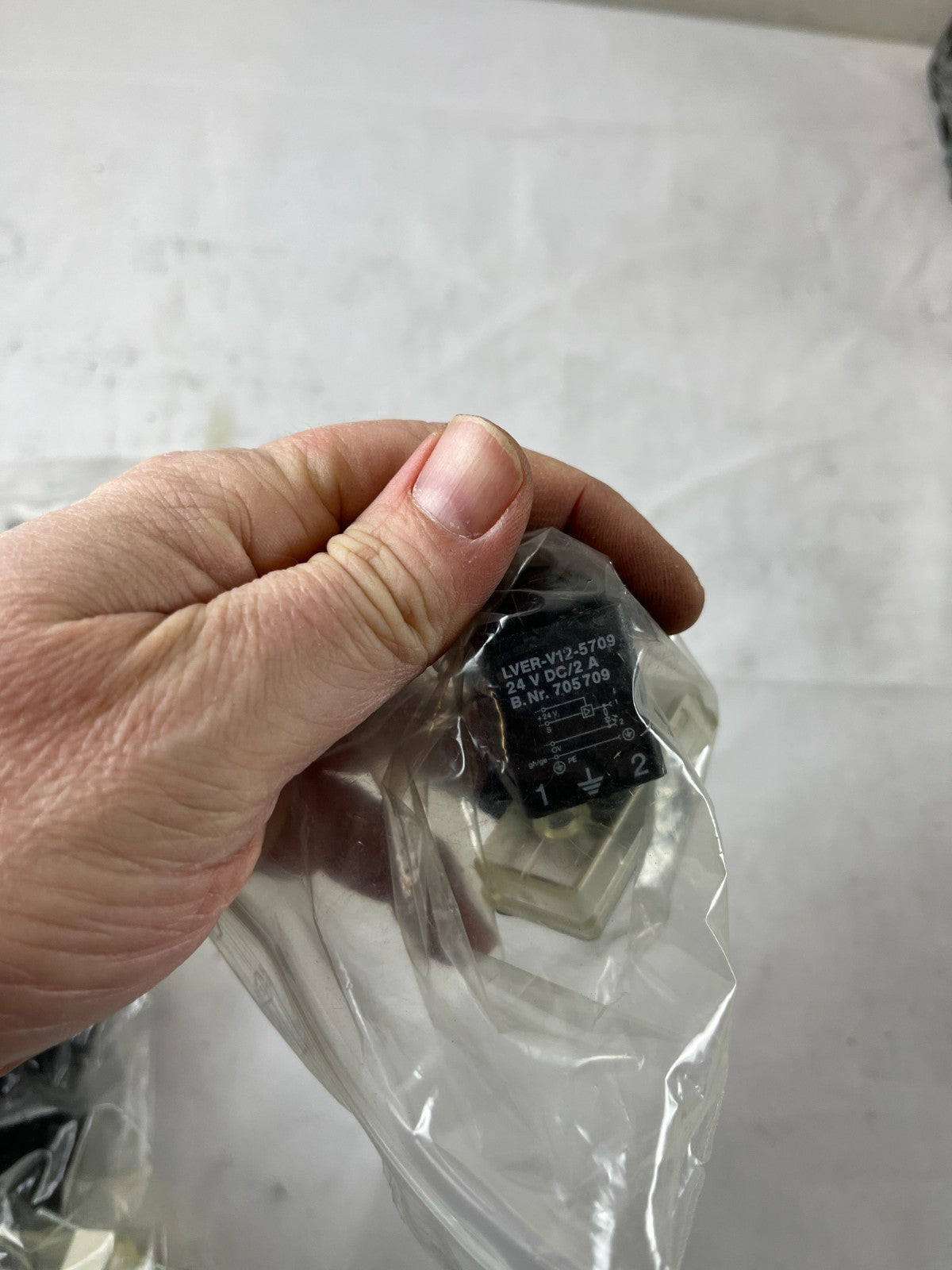 LVER V12-5709 24V DC Solenoid Valve Connector Plug DIN New 4pcs Spare Units