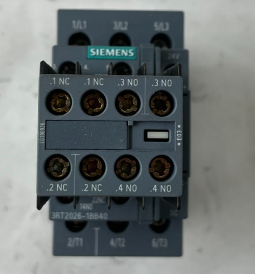 Siemens 3RT2026 Contactor 3P 25A 24V DC w/ 3RH2911 Aux Block Used Spare Unit