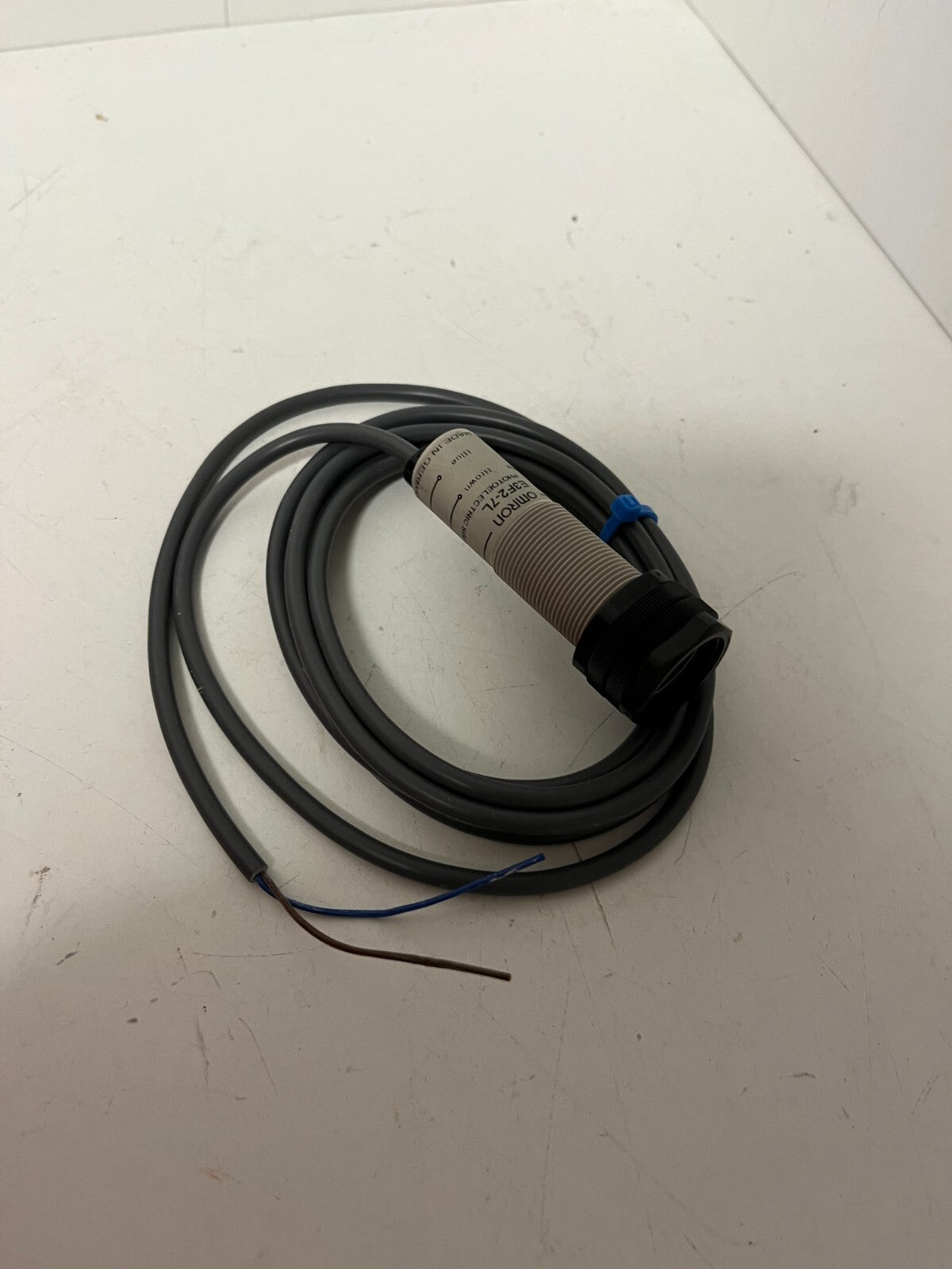 Omron E3F2-7L 2M Photoelectric Switch 10-30VDC New  - Spare Parts