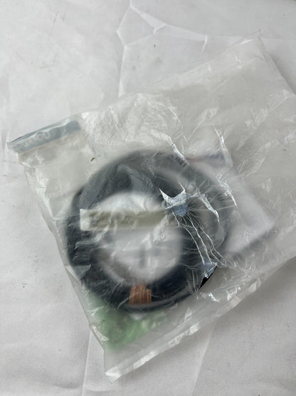 OMRON E2E-S05S12-WC-B2 Proximity Sensor NEW M5 1.2mm PNP NC 10-30VDC 2m Sealed