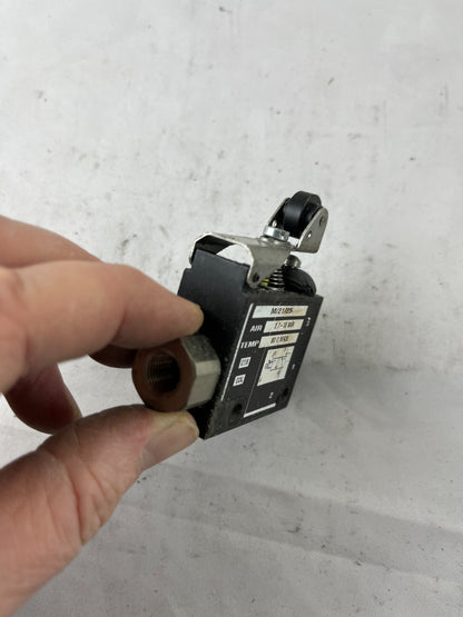 Norgren M/21/25 Pneumatic Roller Lever Valve G1/8 3/2 Bleed Actuated 2.7–10 bar