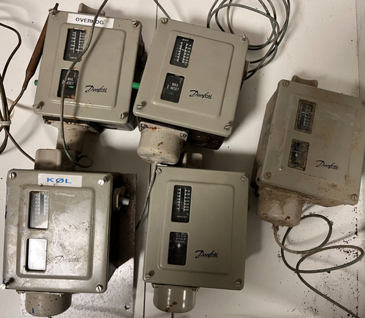 Danfoss RT101 & RT107 Temperature Switches Lot (5 pcs) – Used, Tested Industrial