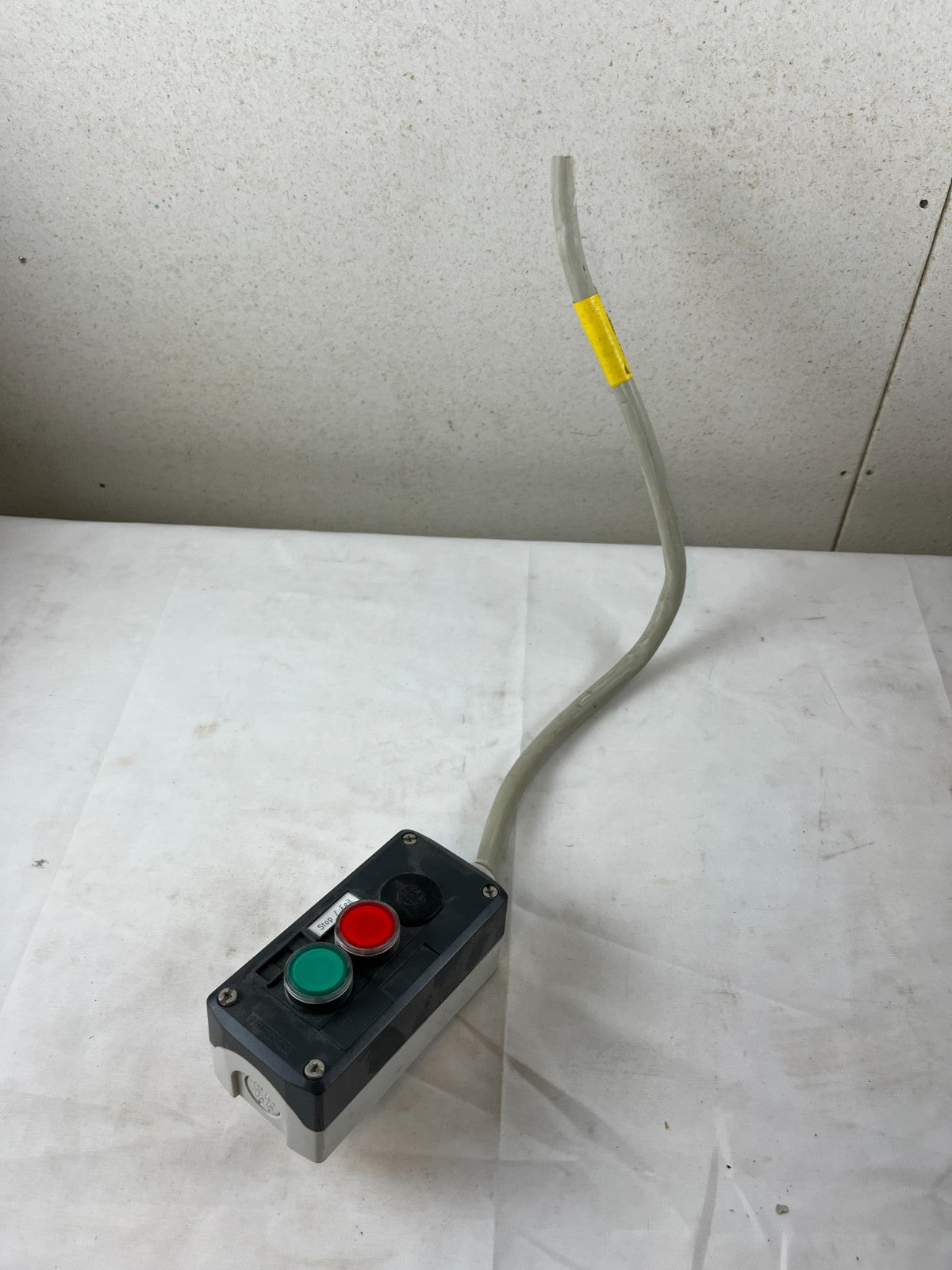 Schneider Electric Telemecanique XALD213 Control Station Start Stop Push Button