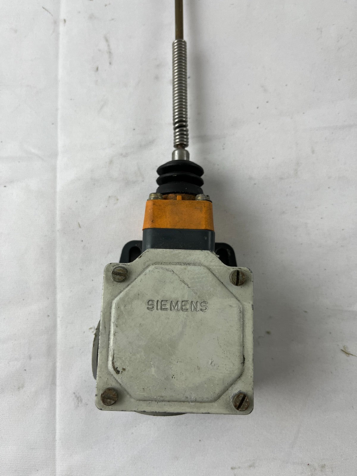 Siemens 3SE3 100-1FC Limit Switch Flexible Rod IP67 Used Spare Parts