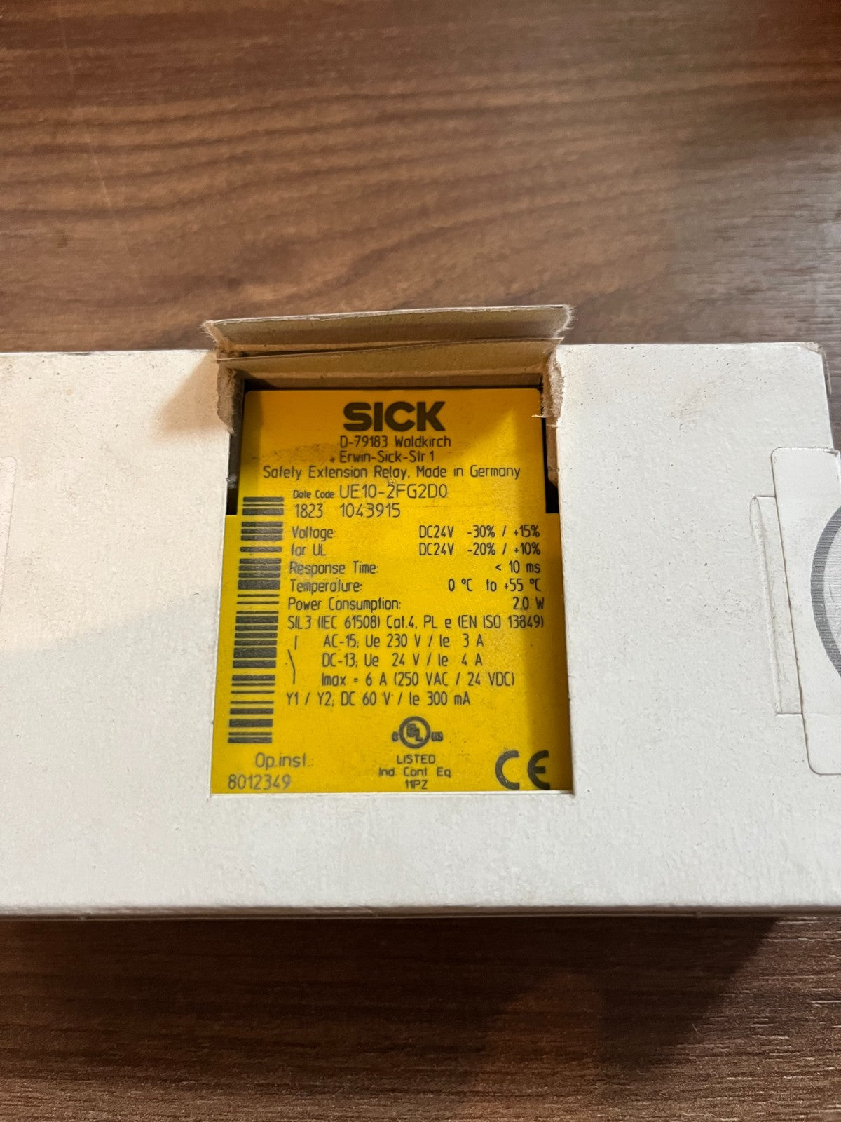 NEW SICK UE10-2FG2D0 1043915 Safety Extension Relay 24VDC SIL3 PL e Cat4 In Box