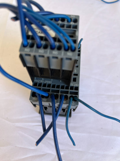 Siemens 3RH2140-2FB40 Contactor Relay 4NO 24V DC Coil With Pre-Wiring Used